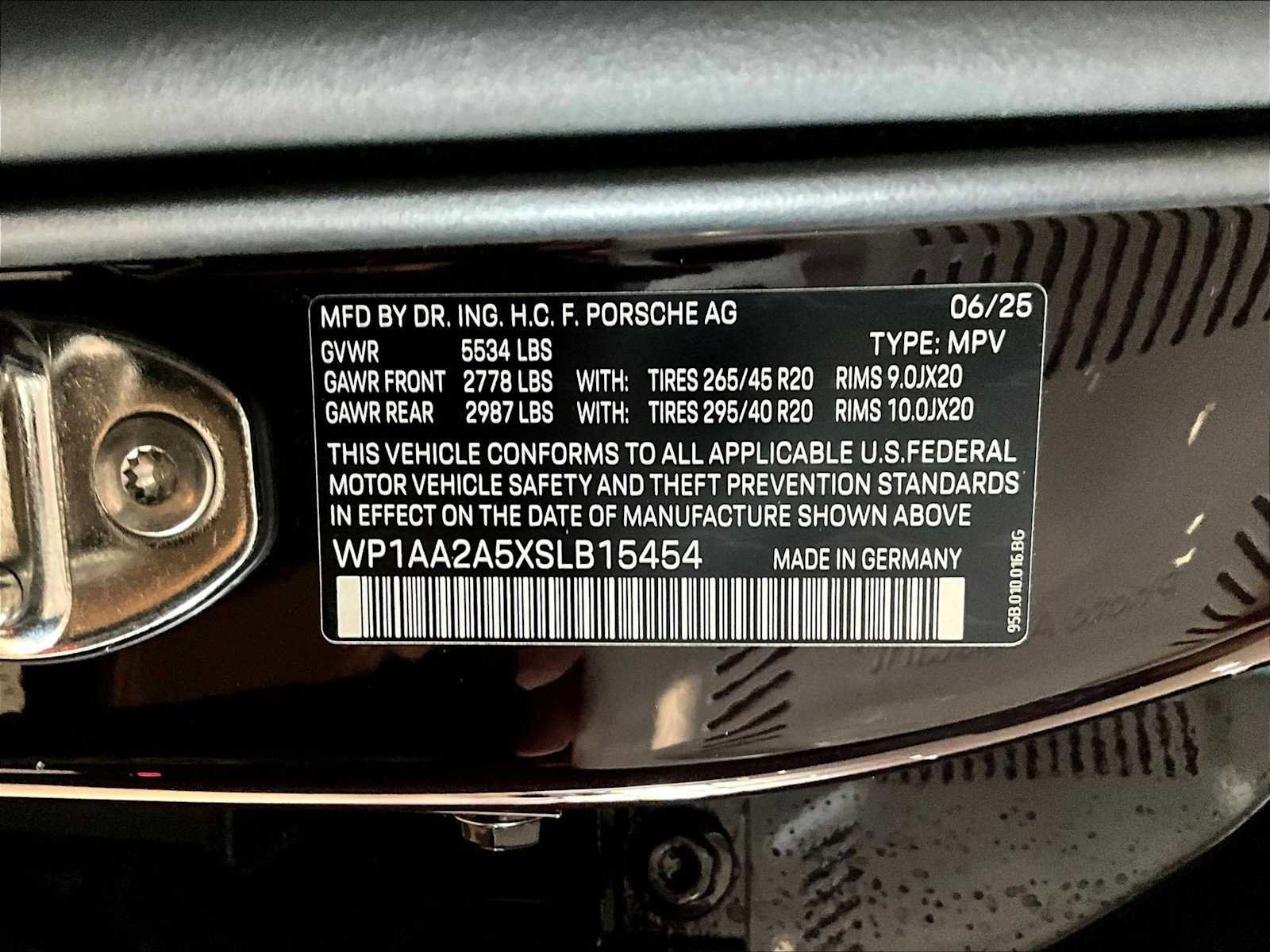 Used 2025 Porsche Macan image 36