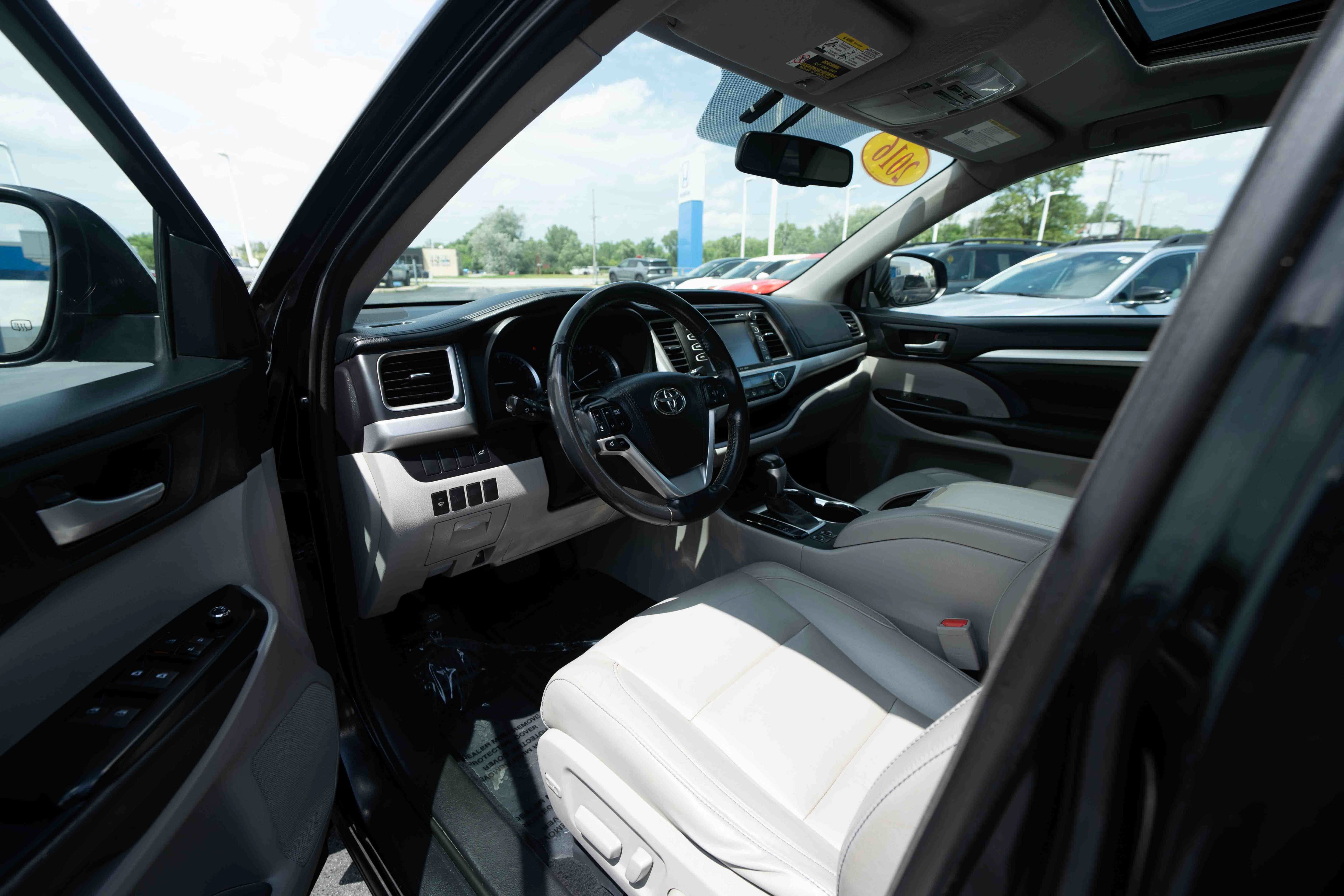 Used 2016 Toyota Highlander XLE AWD/4WD image 8