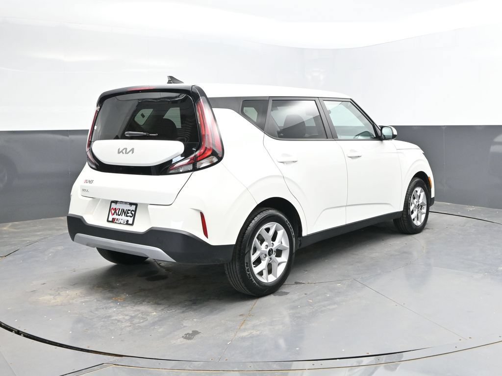 Used 2025 Kia Soul LX w/ LX Technology Package FWD image 7