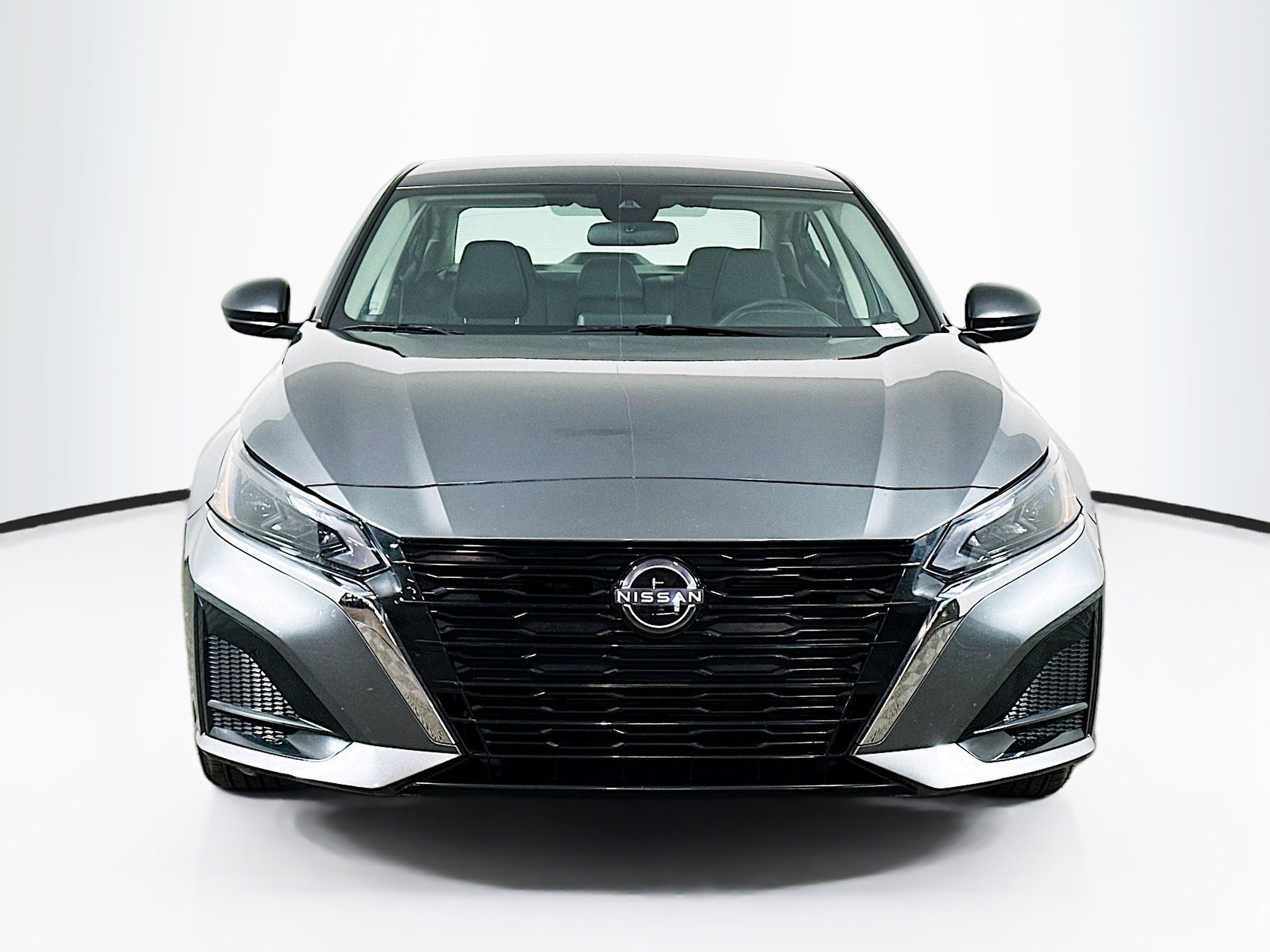 Used 2025 Nissan Altima 2.5 SV image 2