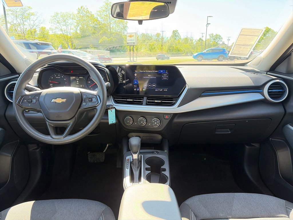 Used 2024 Chevrolet Trax LS w/ LS Convenience Package FWD image 18