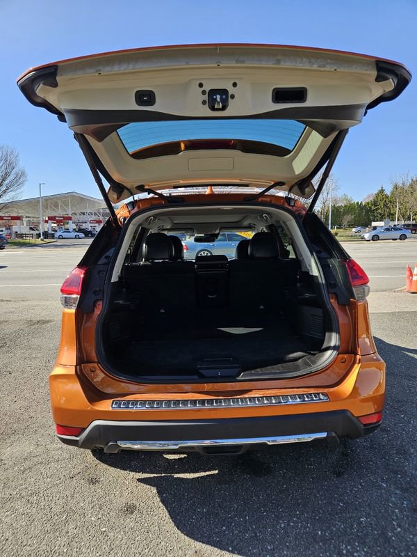 Used 2018 Nissan Rogue SL w/ Premium Package image 29