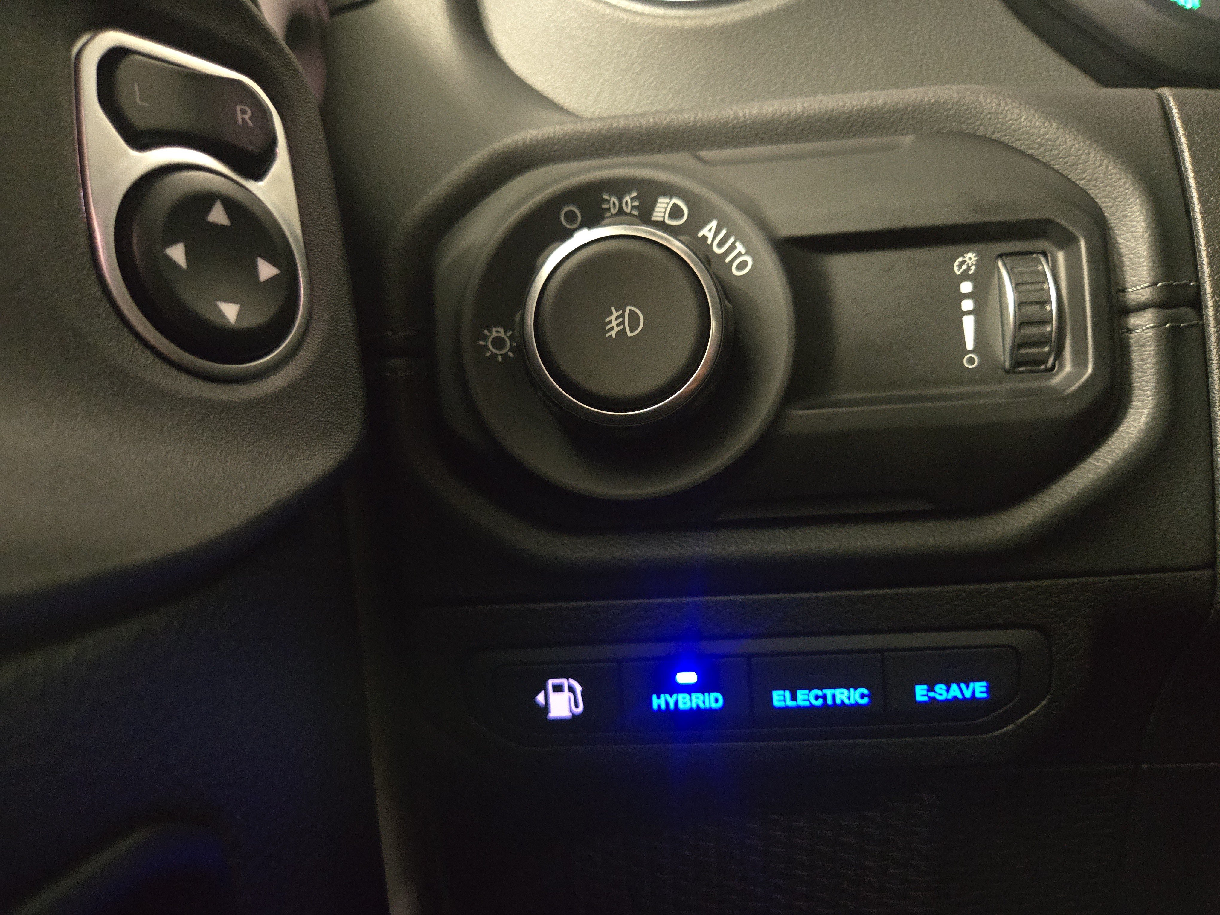 Used 2024 Jeep Wrangler Unlimited Sahara w/ Safety Group AWD/4WD image 25