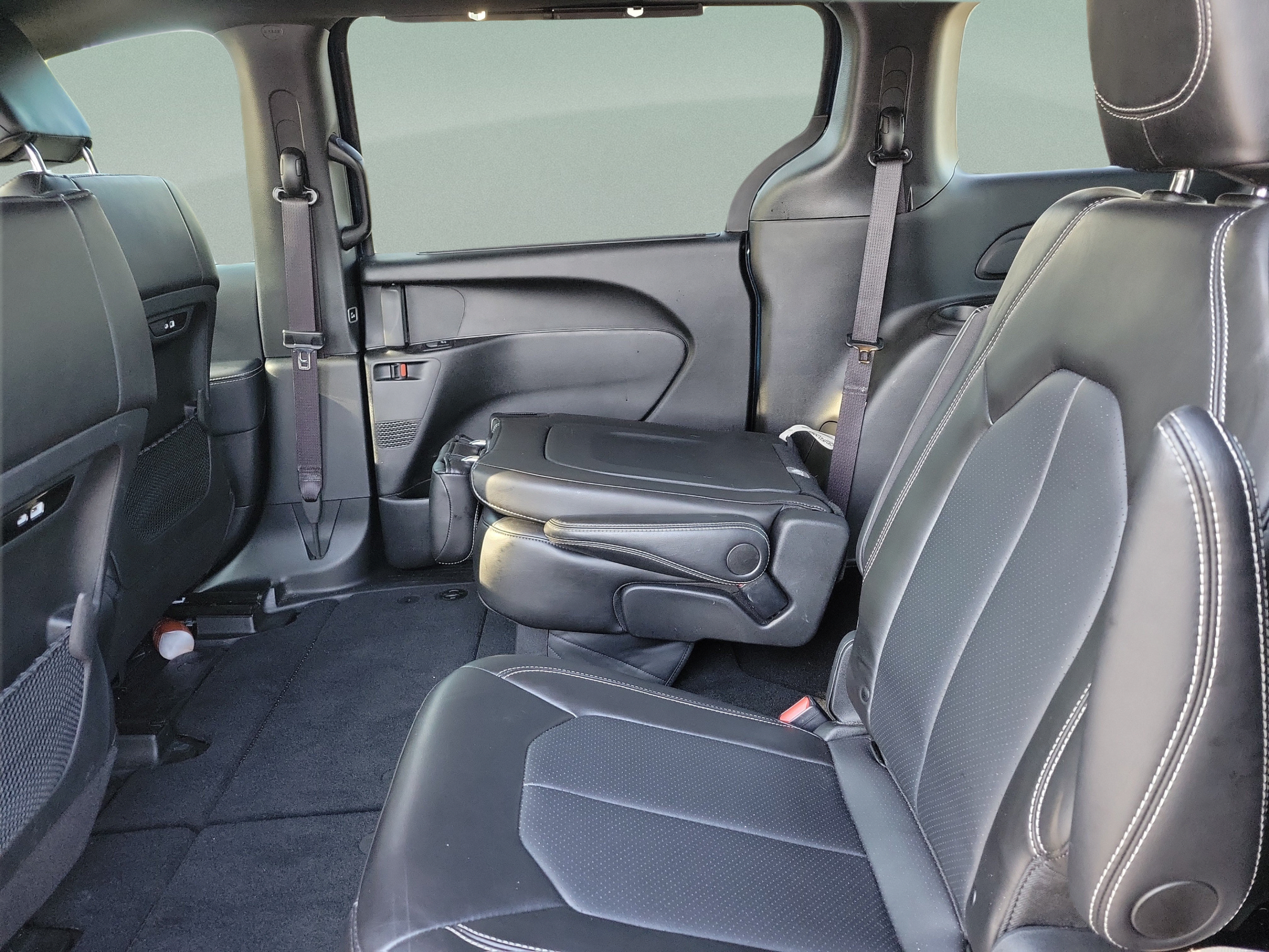 Used 2025 Chrysler Pacifica Select FWD image 9