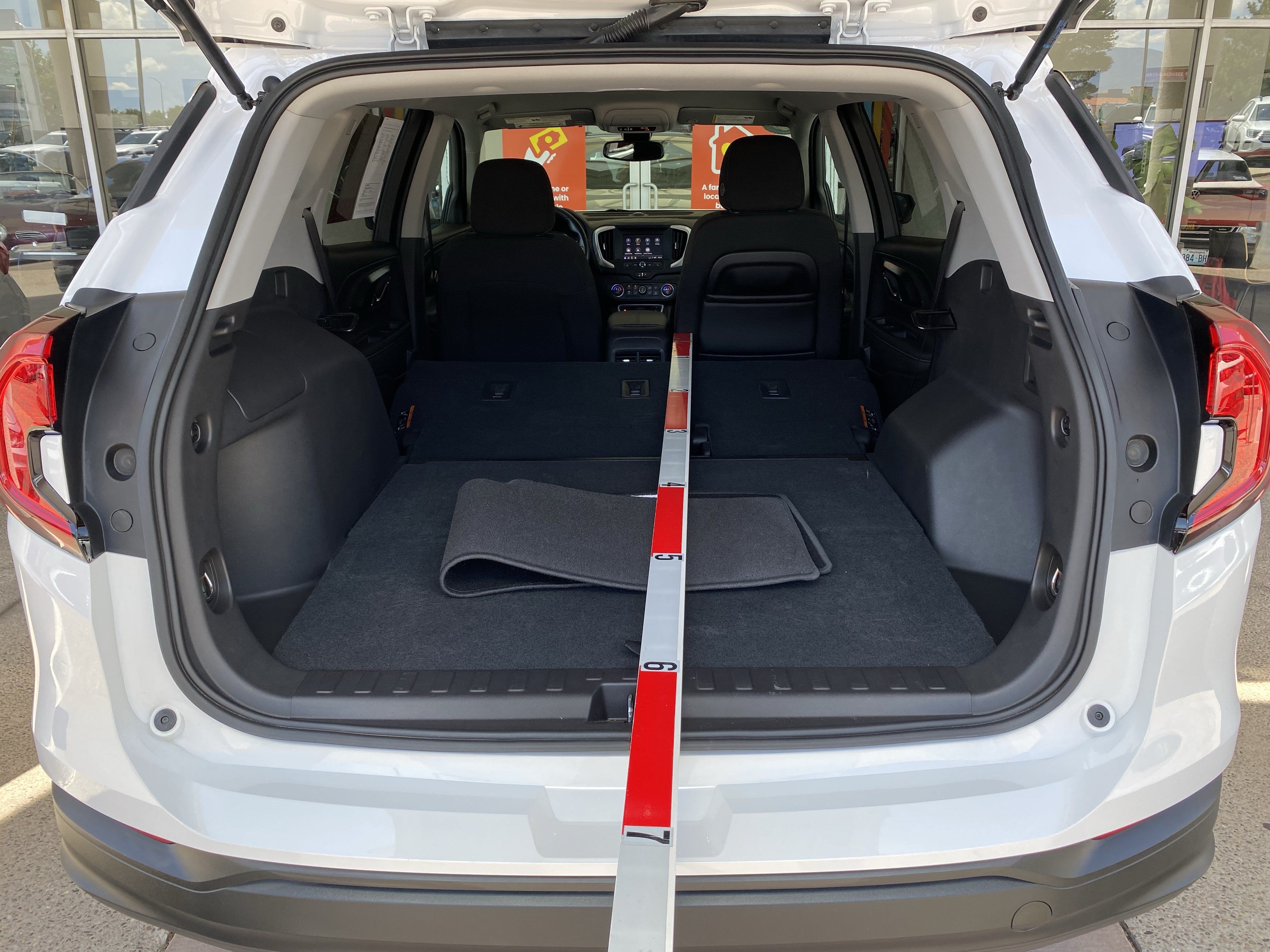 Used 2024 GMC Terrain SLE w/ Driver Convenience Package AWD/4WD image 19