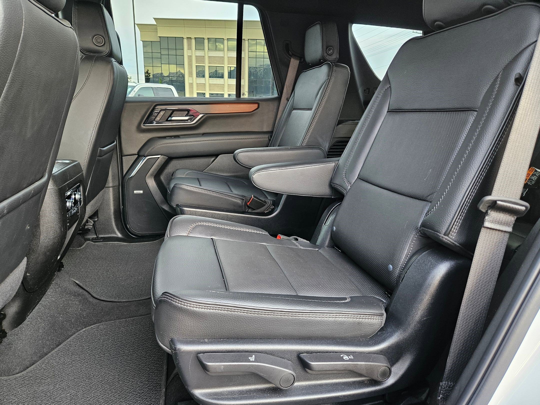 Used 2025 GMC Yukon Denali image 30