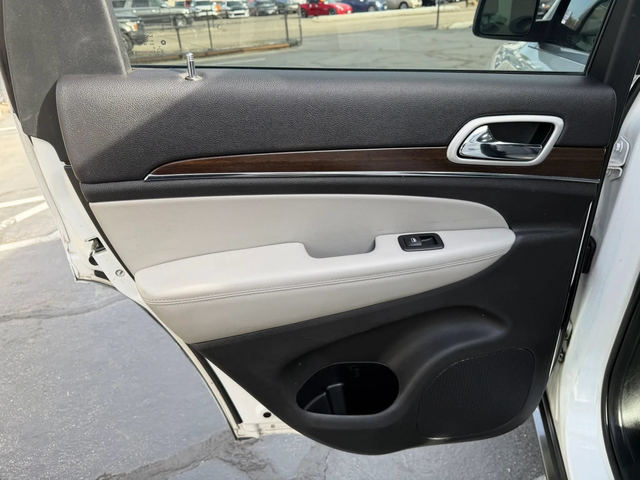Used 2018 Jeep Grand Cherokee Limited RWD image 18