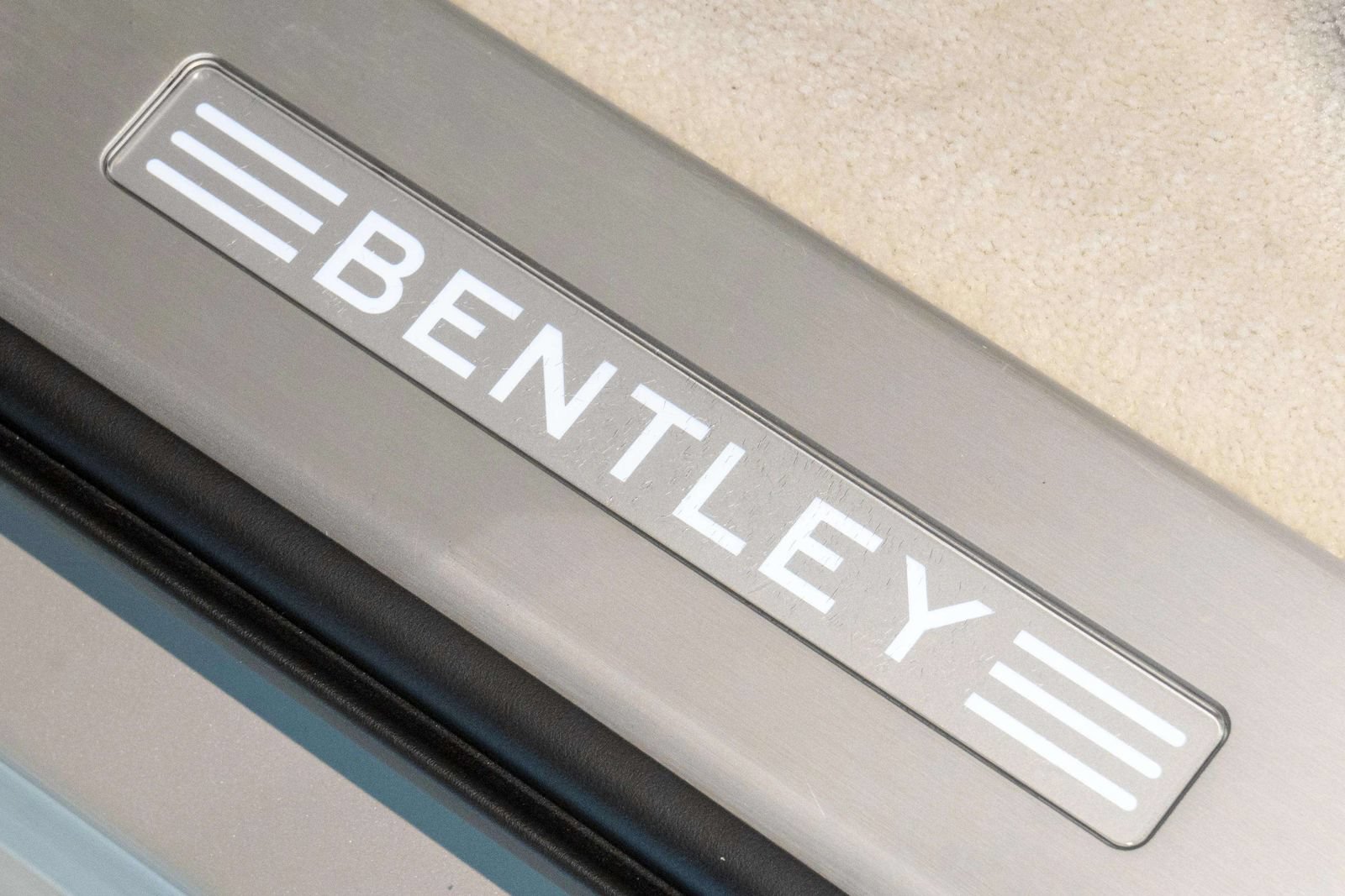 Used 2022 Bentley Bentayga AWD/4WD image 52