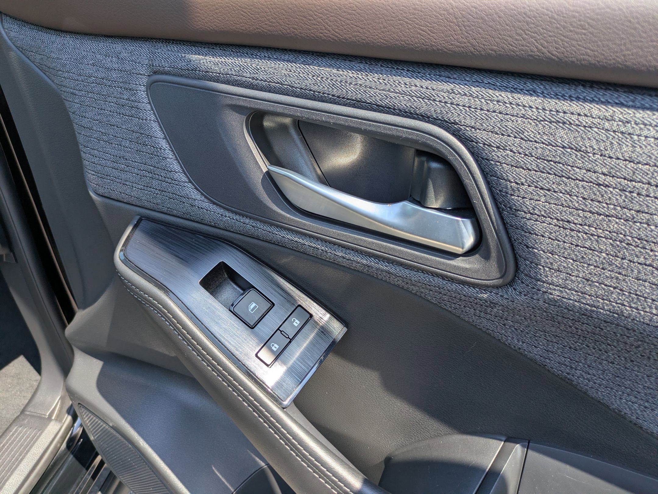 Certified 2023 Nissan Rogue SV FWD image 33
