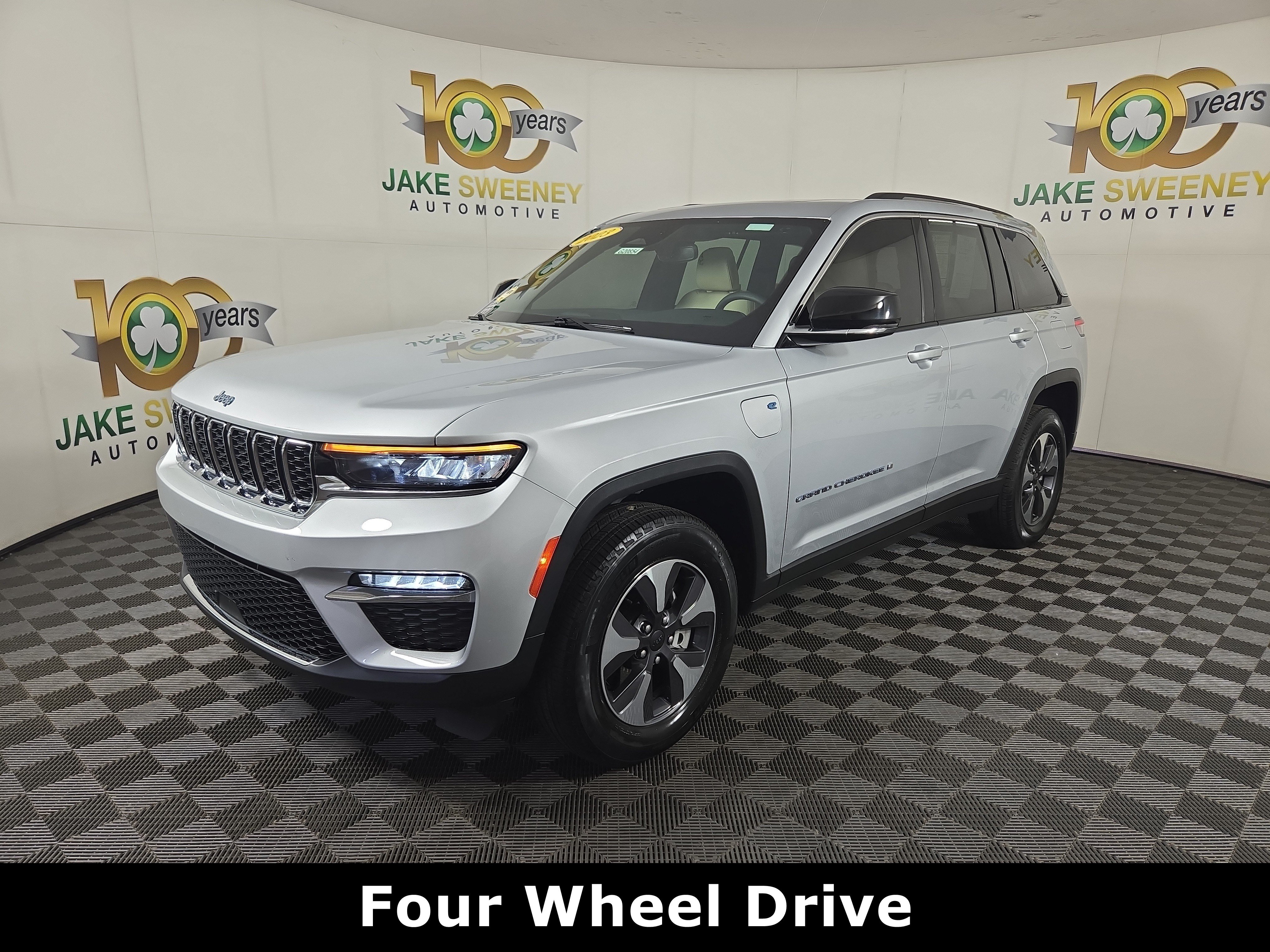 Used 2023 Jeep Grand Cherokee 4WD 4xe image 3