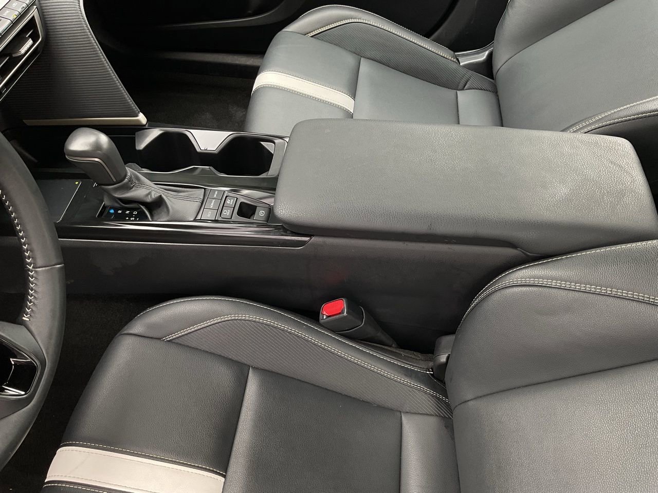 Used 2025 Toyota Camry SE image 34