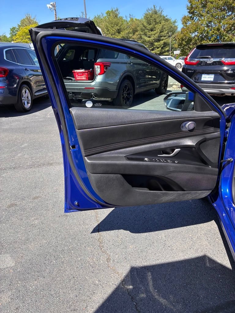 Used 2023 Hyundai Elantra SEL w/ Convenience Package FWD image 39