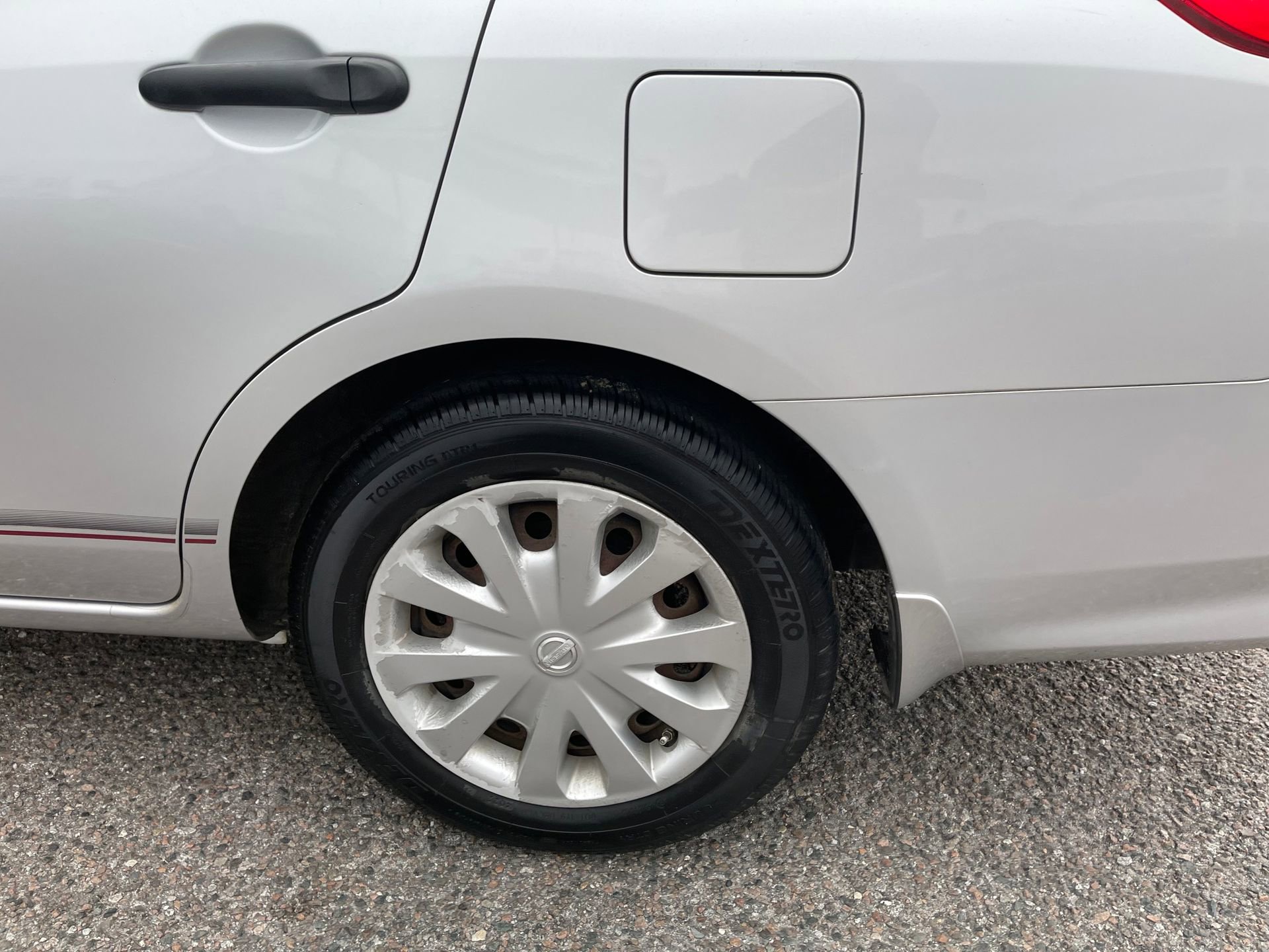 Used 2015 Nissan Versa S FWD image 9