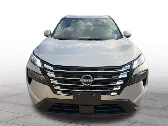 Used 2024 Nissan Rogue SV image 2