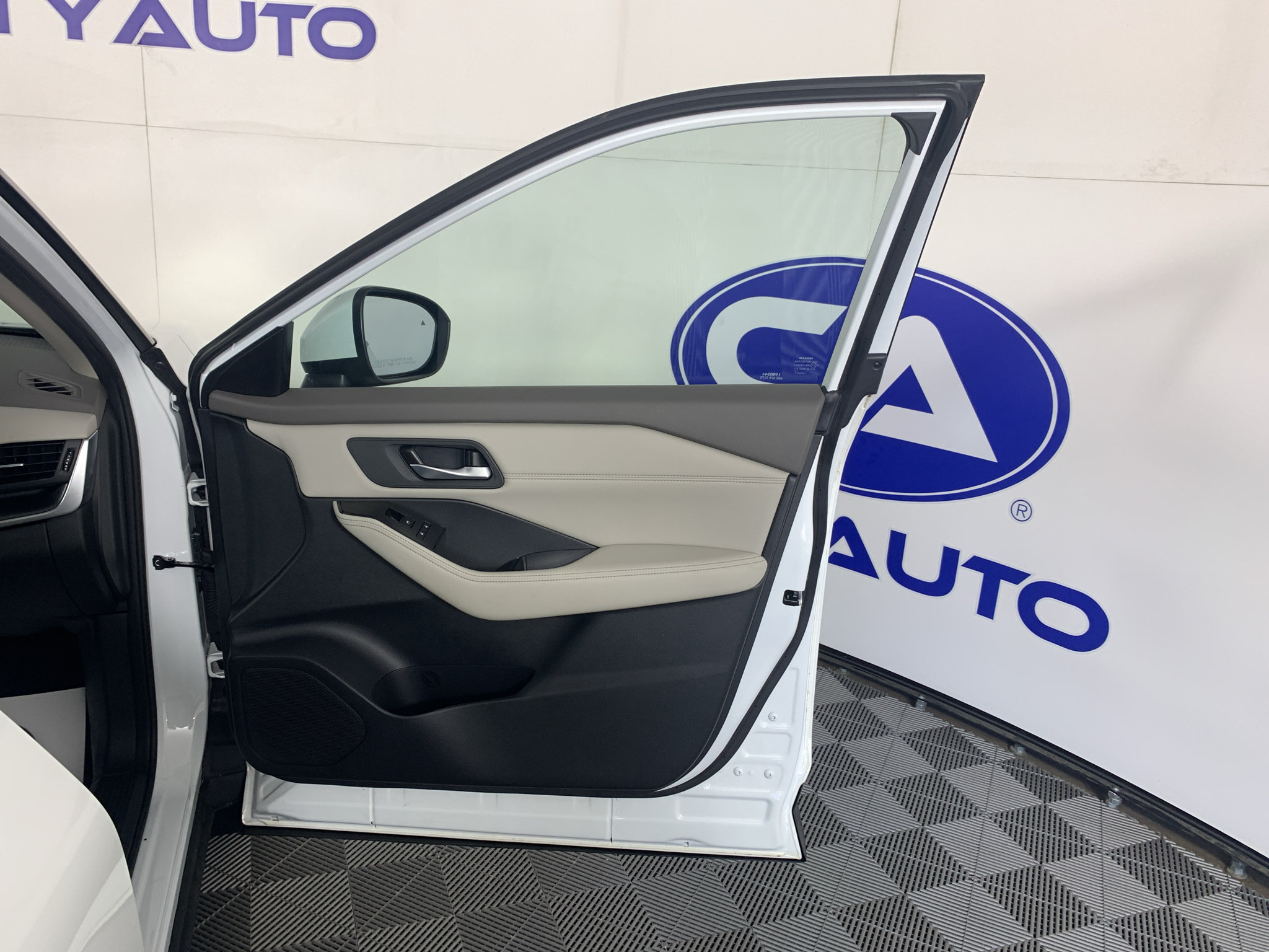 Used 2024 Nissan Rogue SV w/ SV Premium Package AWD/4WD image 37