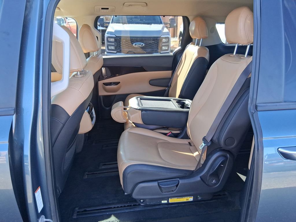 Used 2024 Kia Carnival EX image 24