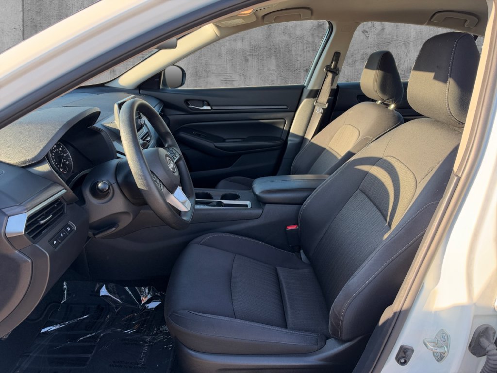 Used 2025 Nissan Altima 2.5 SV FWD image 11