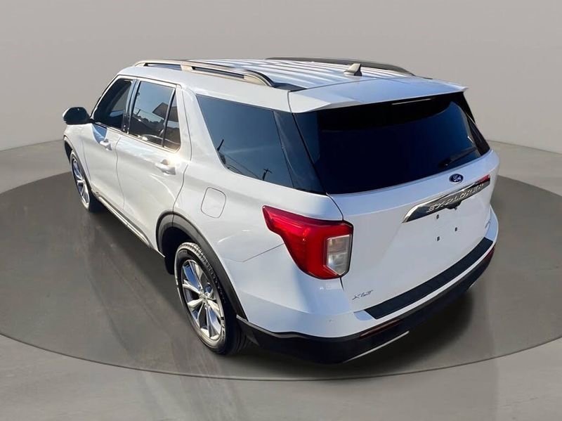 Used 2021 Ford Explorer XLT w/ Equipment Group 202A image 4