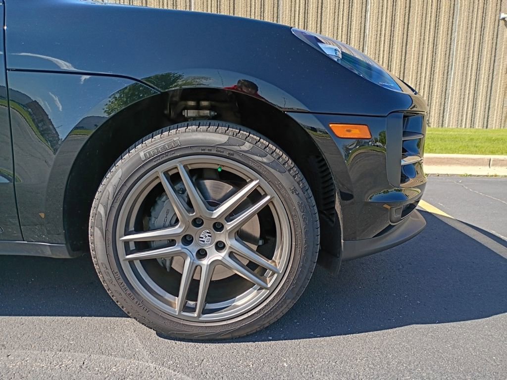 Certified 2020 Porsche Macan S AWD/4WD image 11