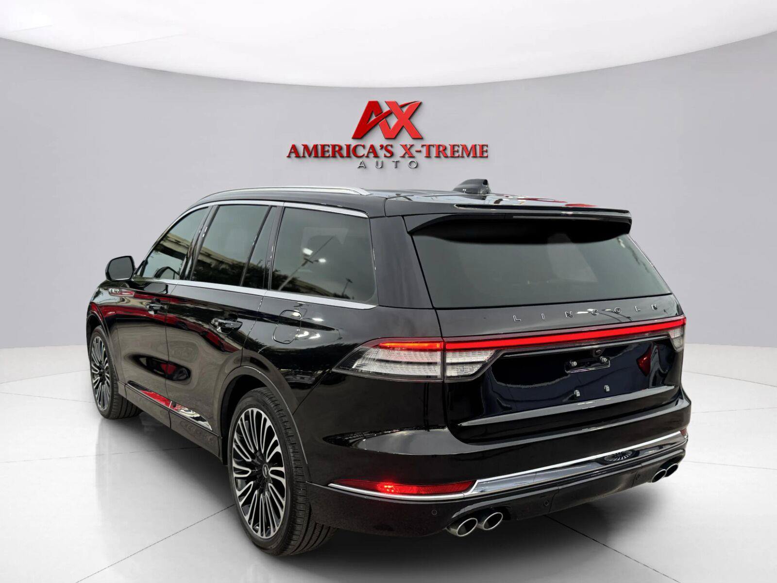 Used 2025 Lincoln Aviator Black Label AWD/4WD image 4