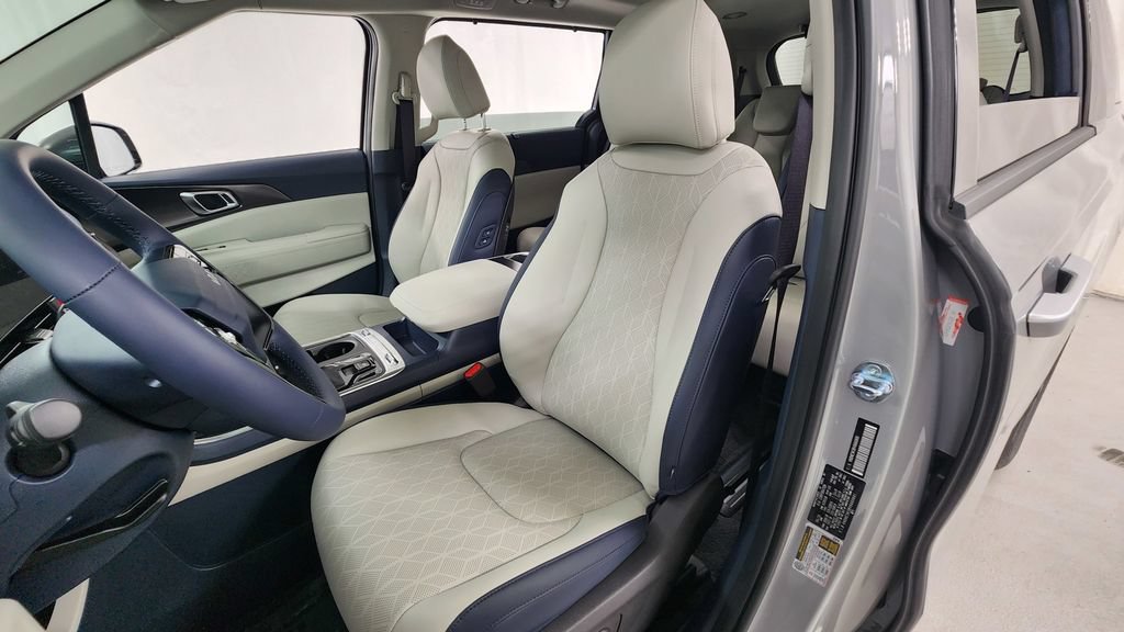 New 2027 Kia Carnival SX w/ Dark Edition Package FWD image 10