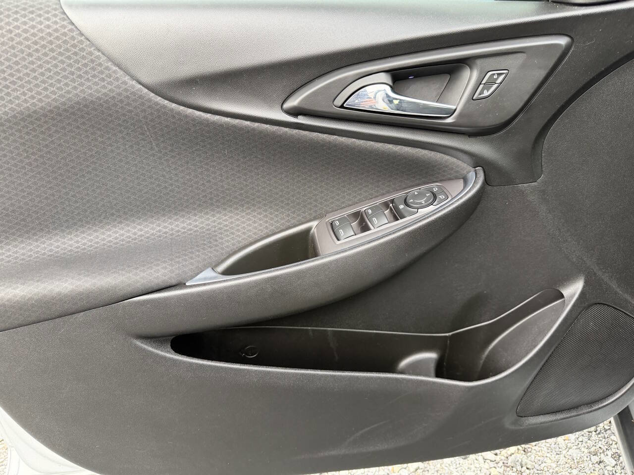 Used 2017 Chevrolet Malibu LT FWD image 13