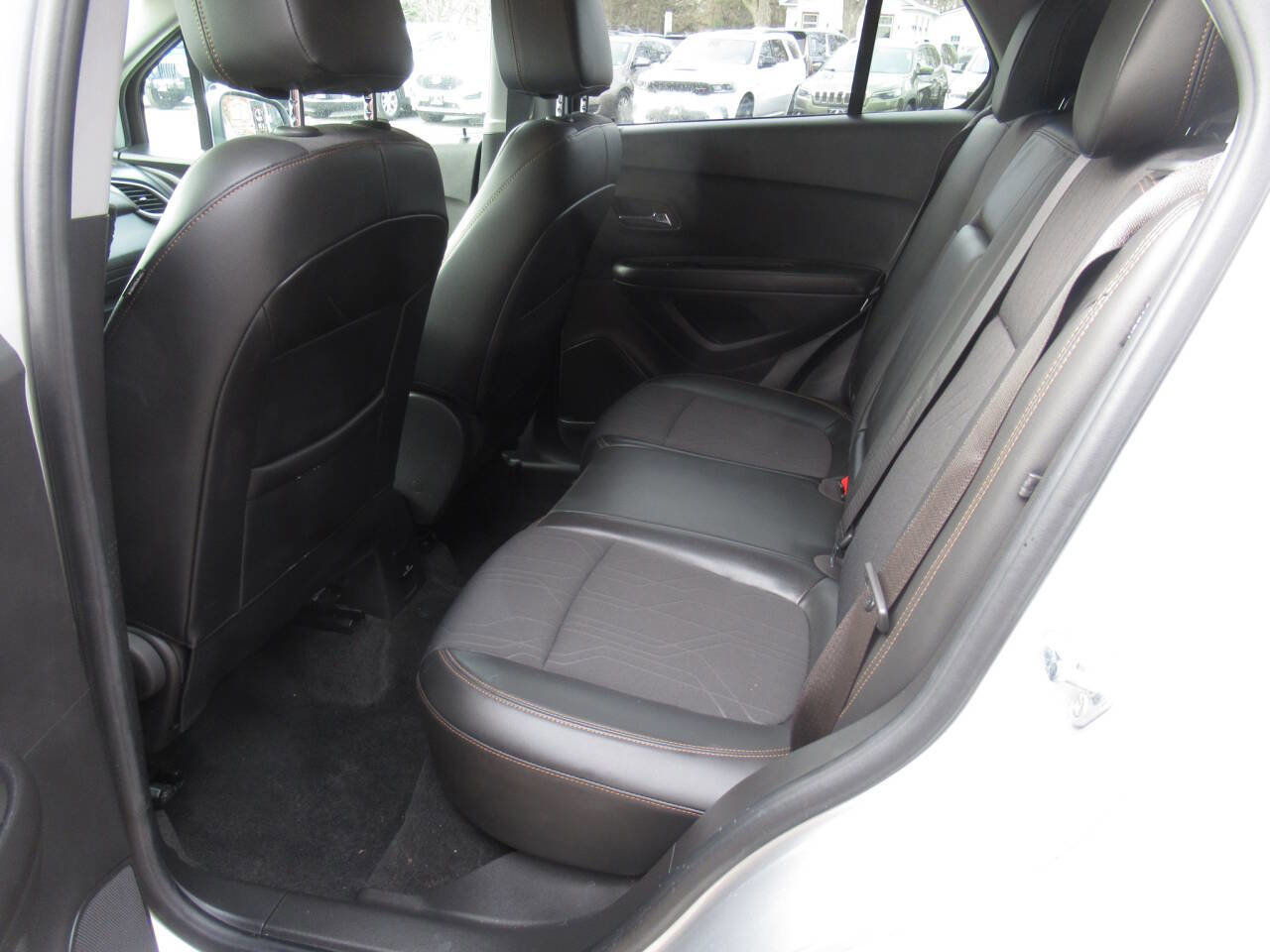 Used 2019 Chevrolet Trax LT w/ LT Convenience Package image 14