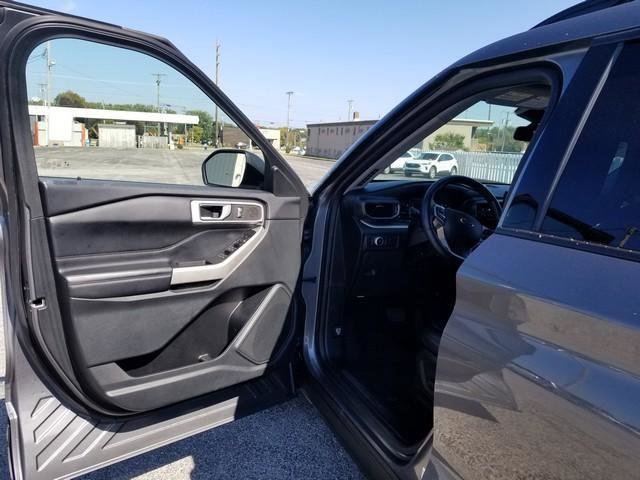 Used 2022 Ford Explorer XLT w/ Equipment Group 202A image 10