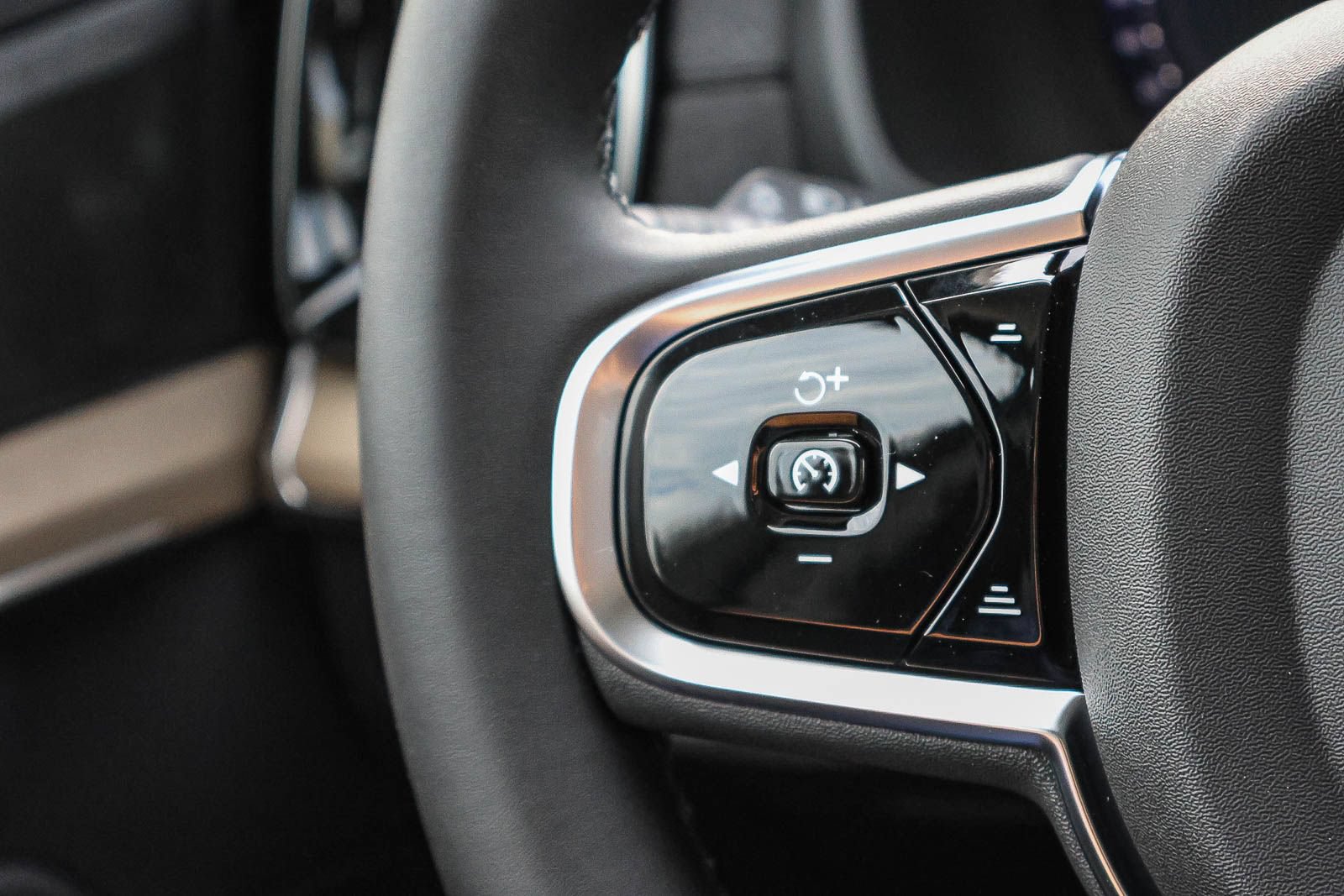 New 2027 Volvo XC90 B6 Plus AWD/4WD image 31