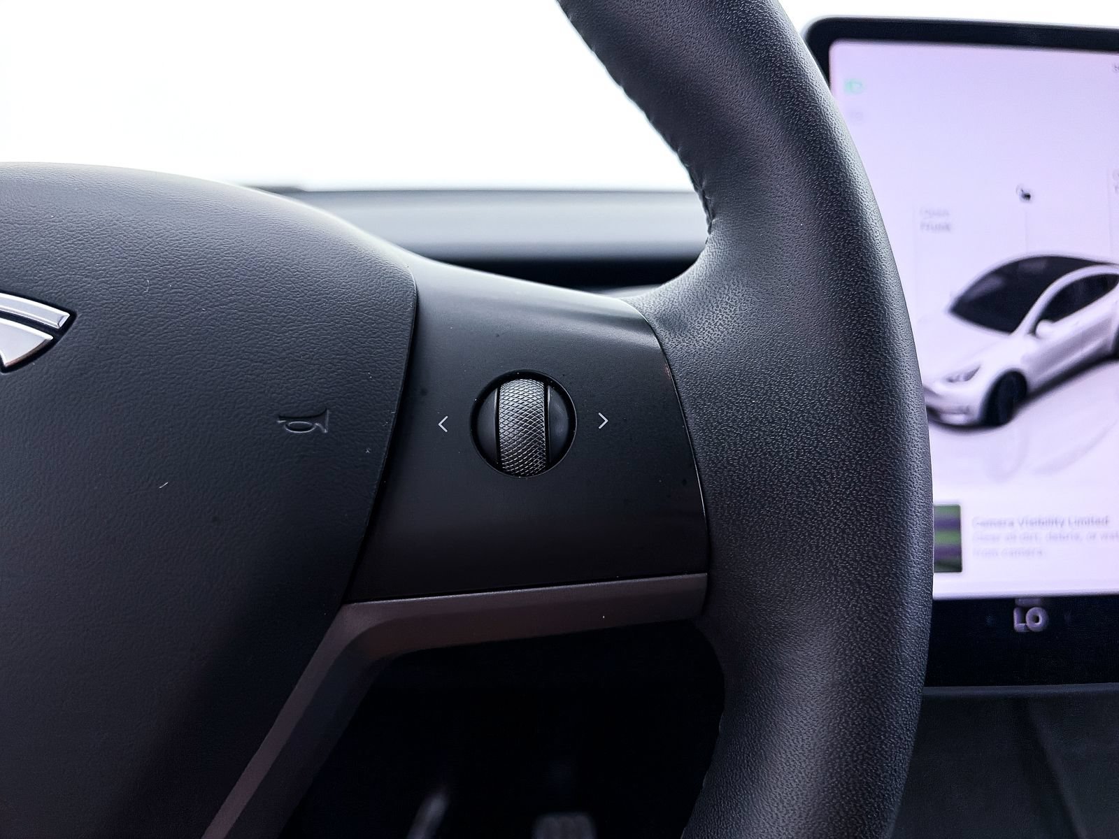 Used 2023 Tesla Model Y Performance AWD/4WD image 31