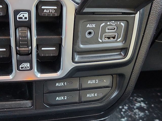 Used 2018 Jeep Wrangler Unlimited Sahara w/ Quick Order Package 24M Moab AWD/4WD image 22