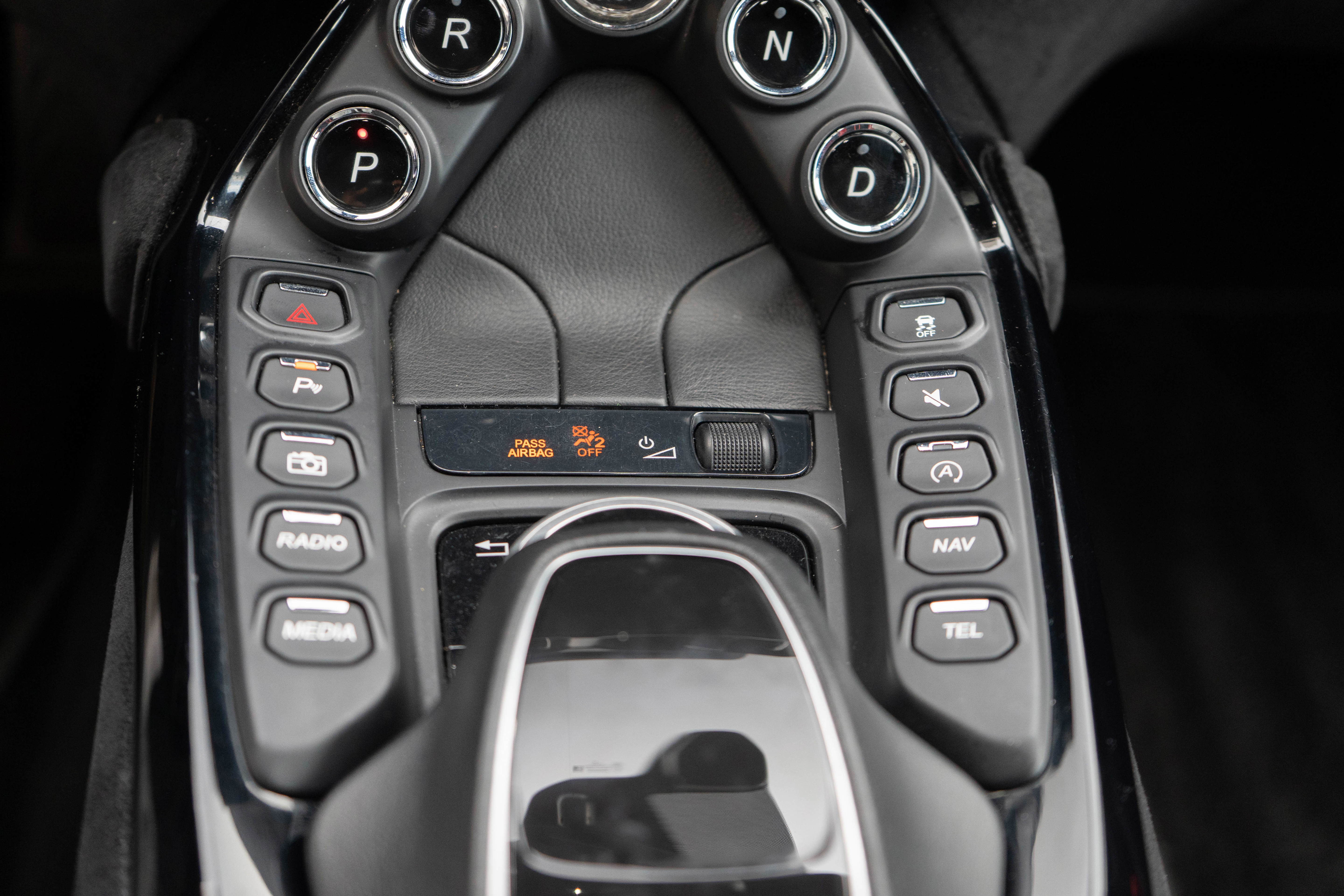 Used 2020 Aston Martin V8 Vantage Coupe RWD image 23