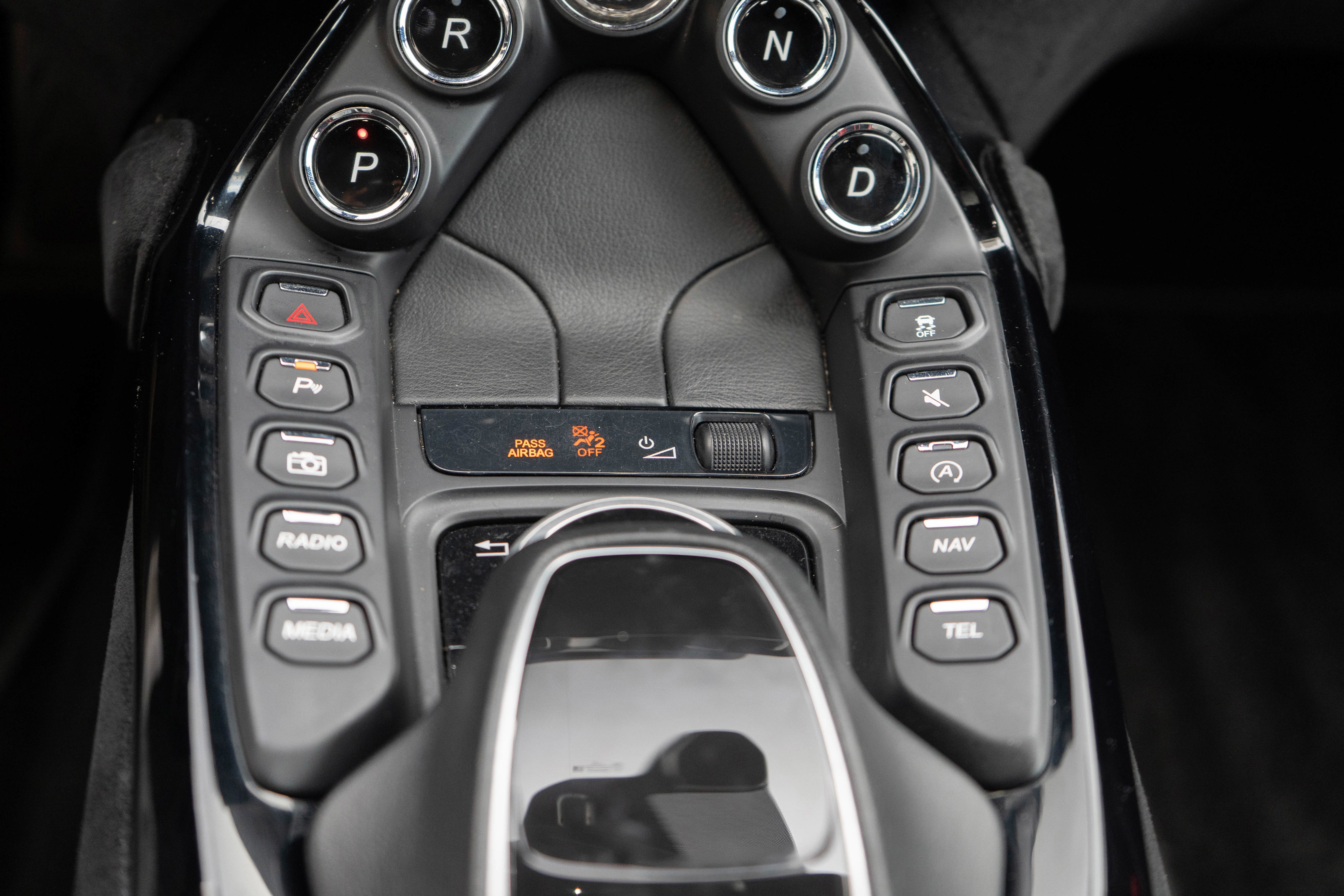 Used 2020 Aston Martin V8 Vantage Coupe image 23