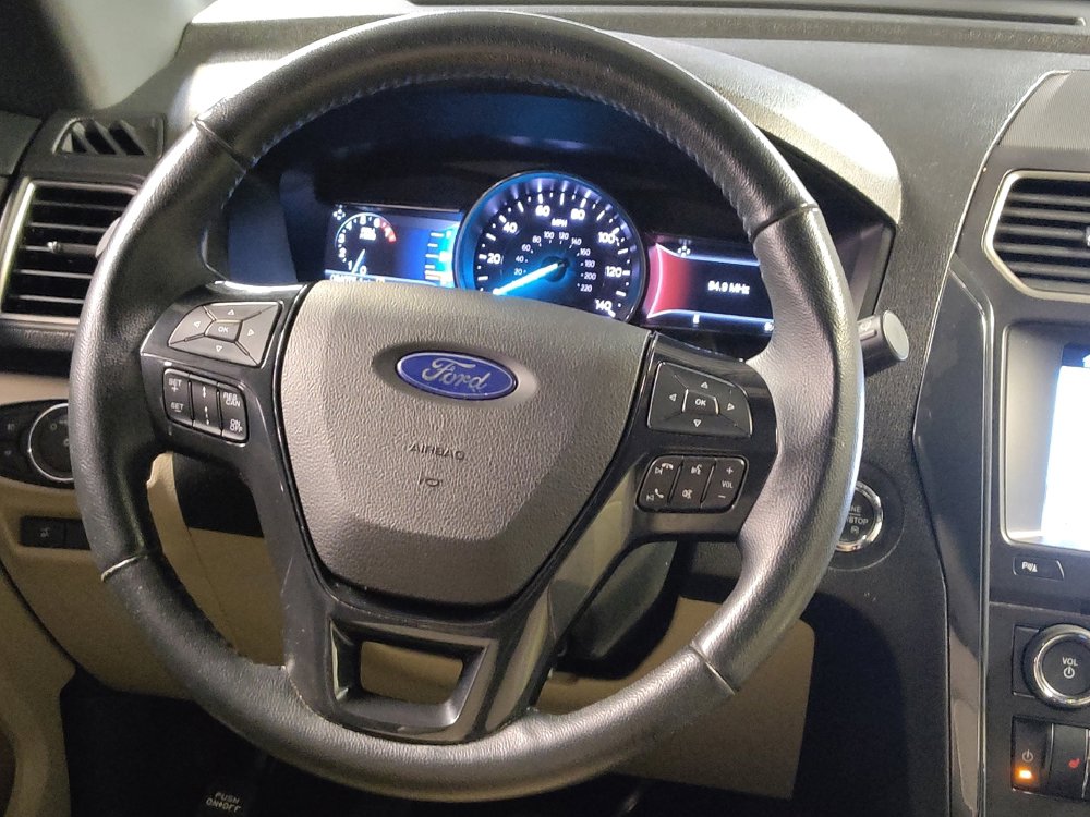 Used 2018 Ford Explorer XLT w/ Equipment Group 202A FWD image 22