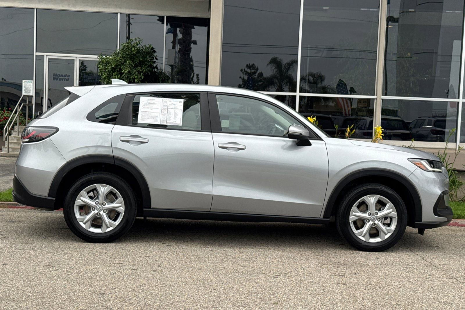 Certified 2025 Honda HR-V LX image 3