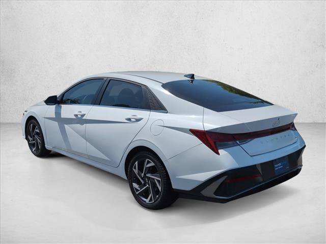 Certified 2025 Hyundai Elantra Limited FWD image 8