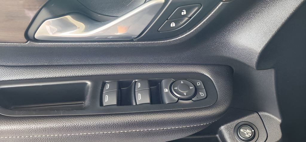 Used 2019 GMC Terrain Denali w/ Advanced Safety Package image 13