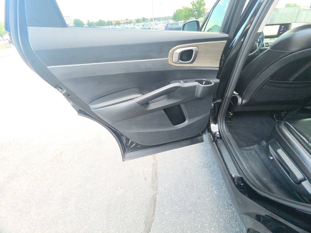 Used 2023 Kia Sorento S AWD/4WD image 23