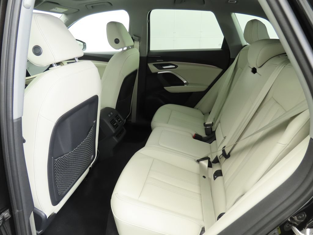 Used 2025 Audi Q5 Premium Plus w/ Premium Plus AWD/4WD image 24