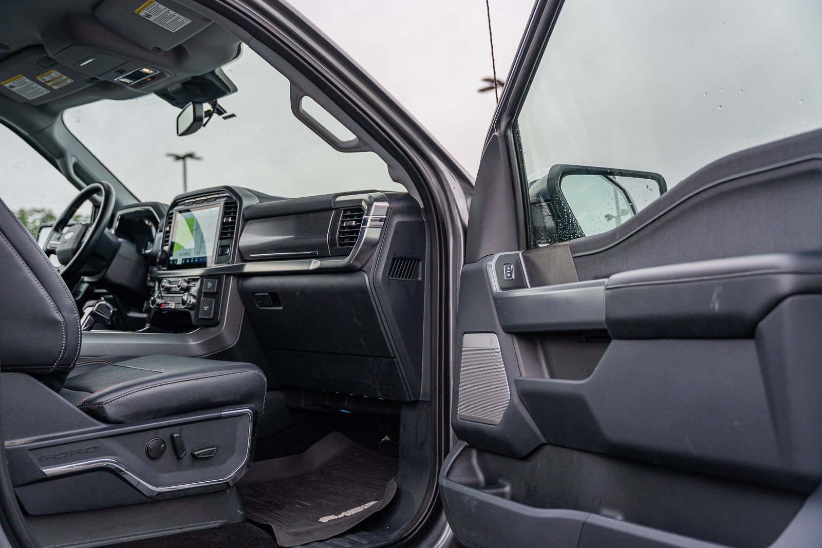 Used 2022 Ford F150 Lariat image 12