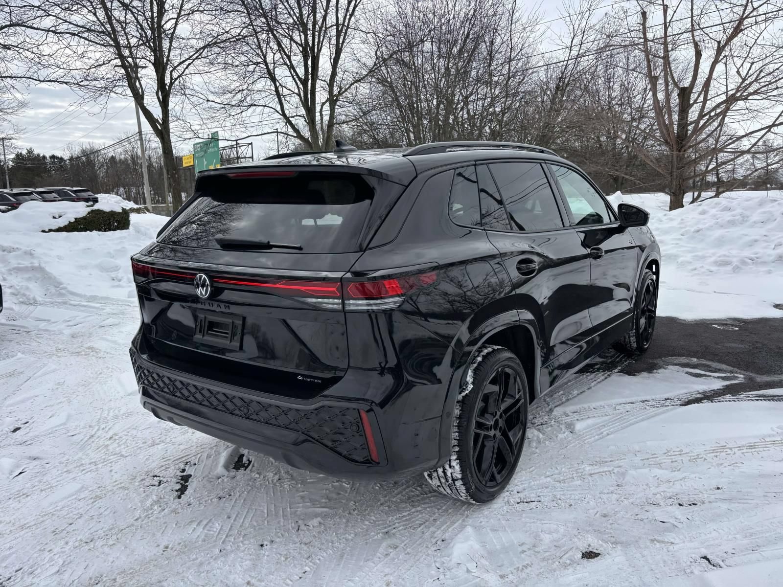 New 2026 Volkswagen Tiguan SE R-Line AWD/4WD image 7