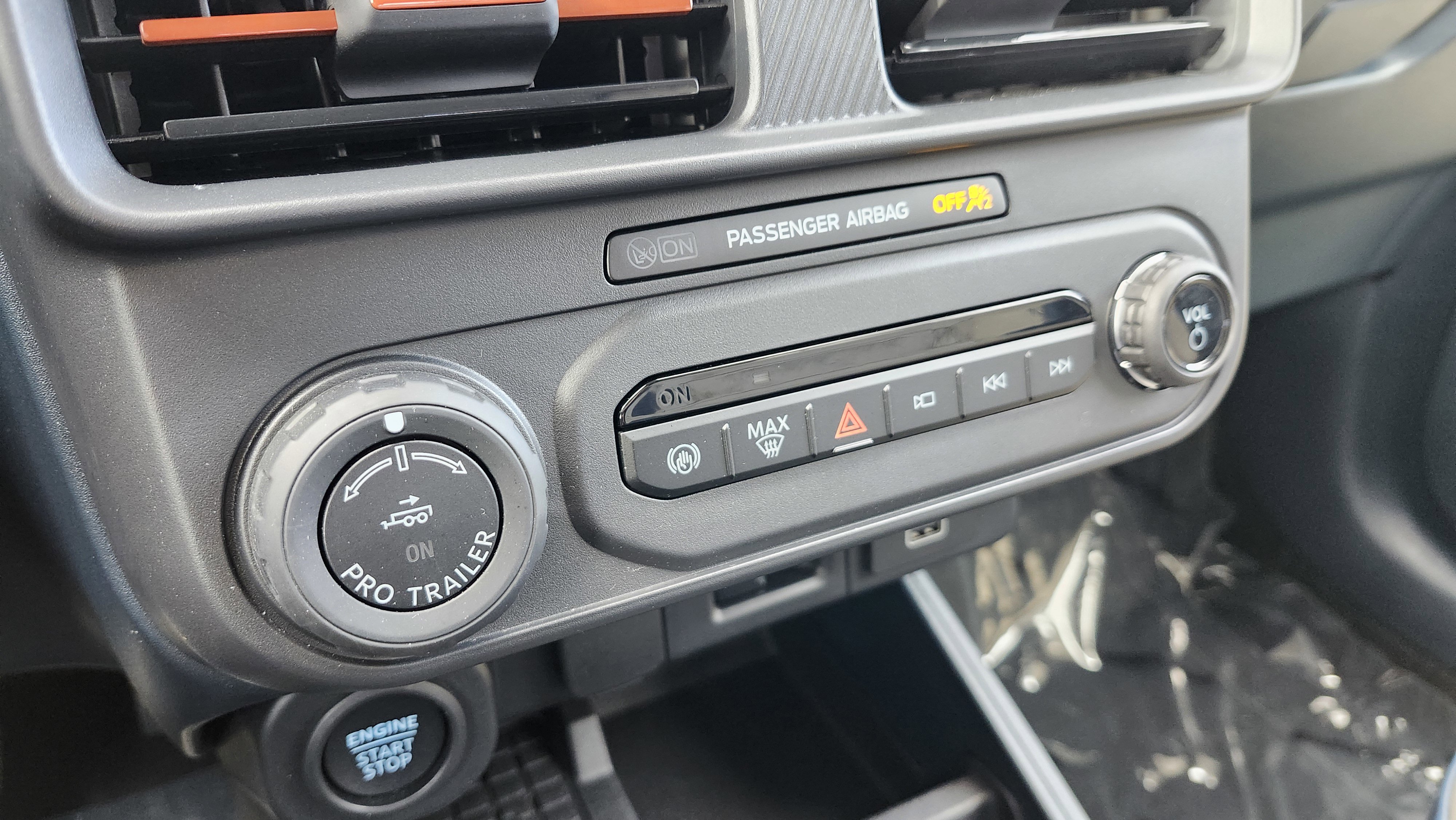 Used 2025 Ford Maverick Lariat w/ 4K Tow Package image 31