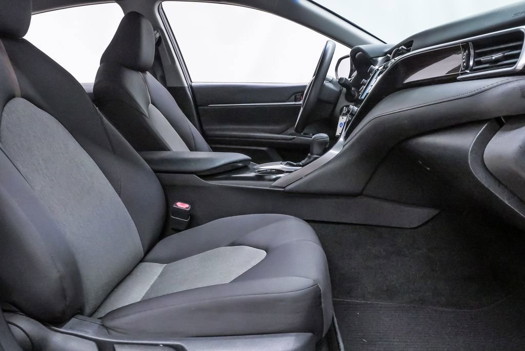 Used 2018 Toyota Camry LE image 13