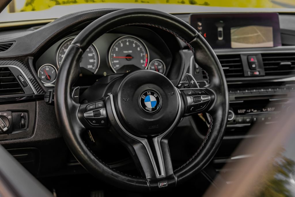 Used 2018 BMW M4 Convertible image 18