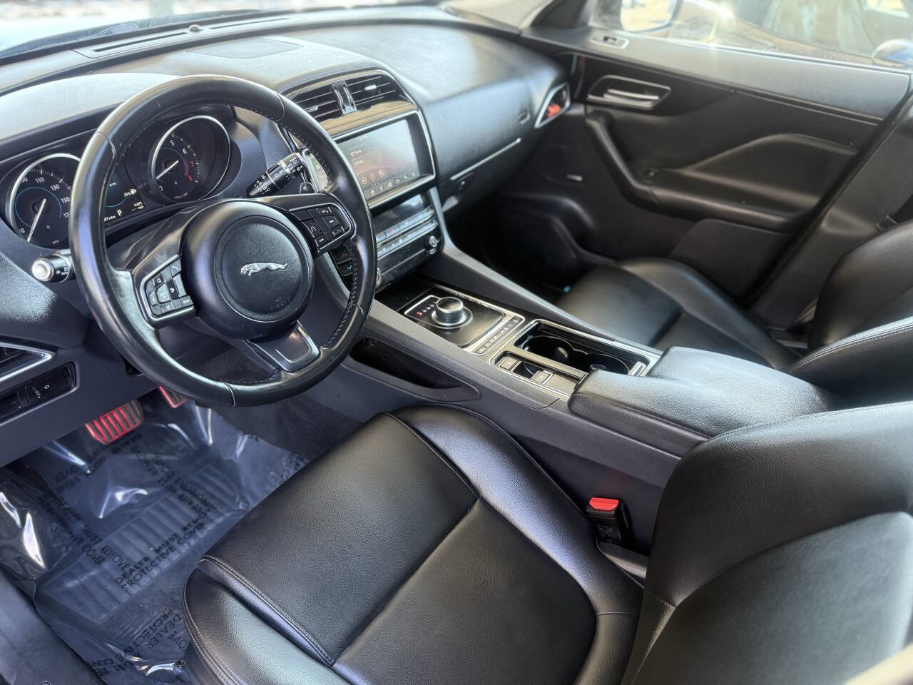 Used 2019 Jaguar F-PACE Premium image 9