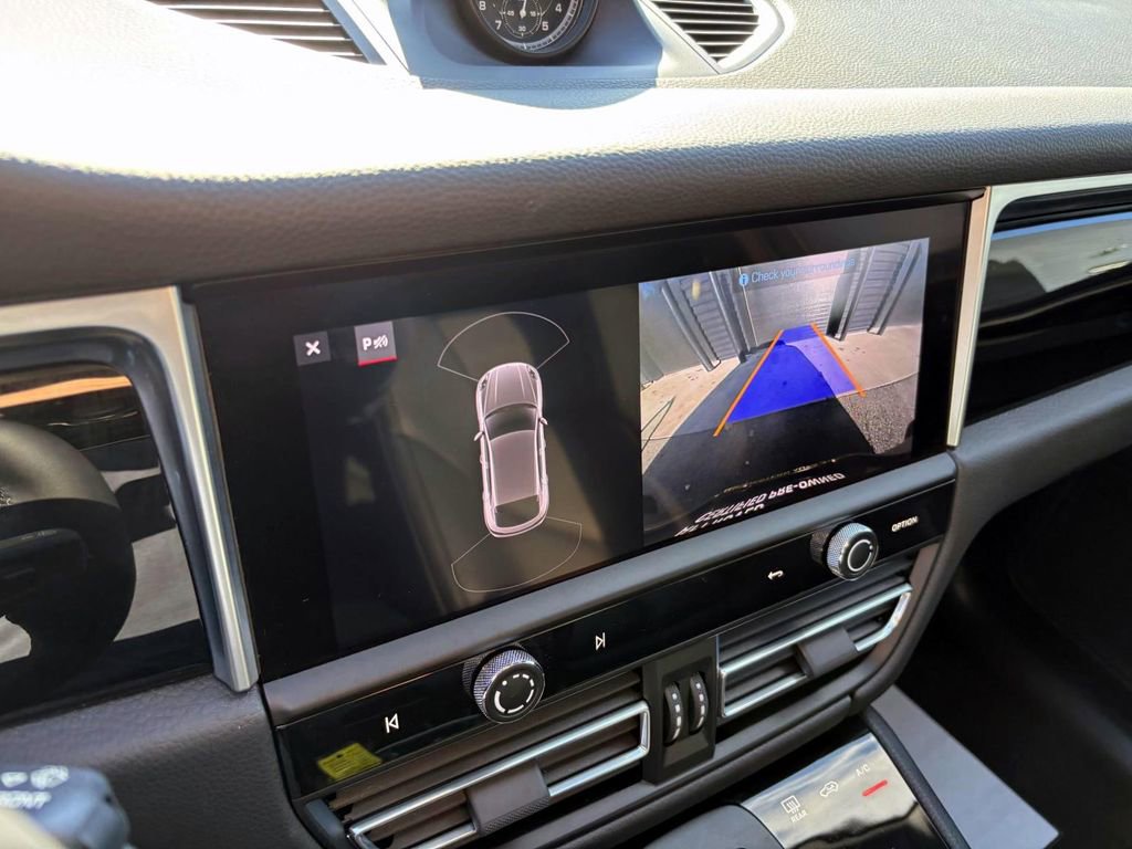 Certified 2024 Porsche Macan image 35