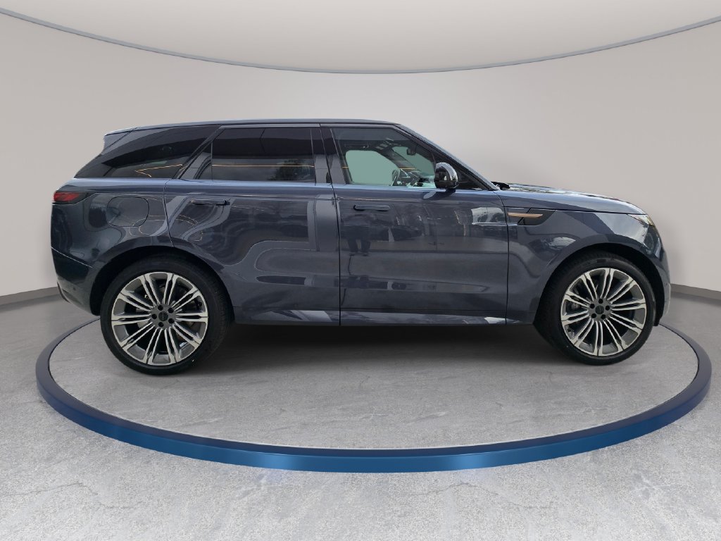 New 2027 Land Rover Range Rover Sport Dynamic SE AWD/4WD image 4