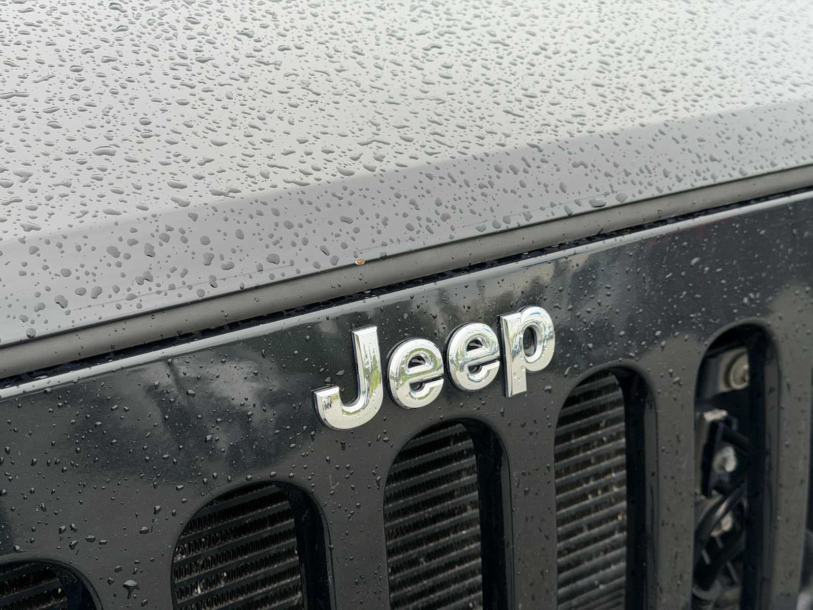 Used 2018 Jeep Wrangler Unlimited Sport S AWD/4WD image 3