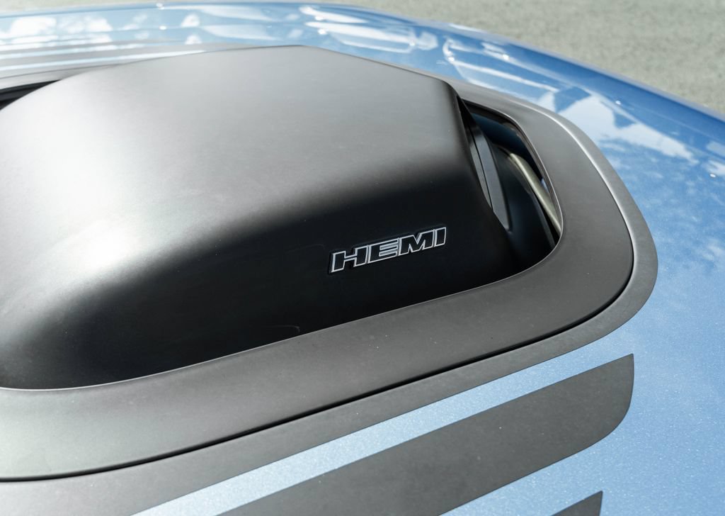 Used 2016 Dodge Challenger R/T RWD image 4