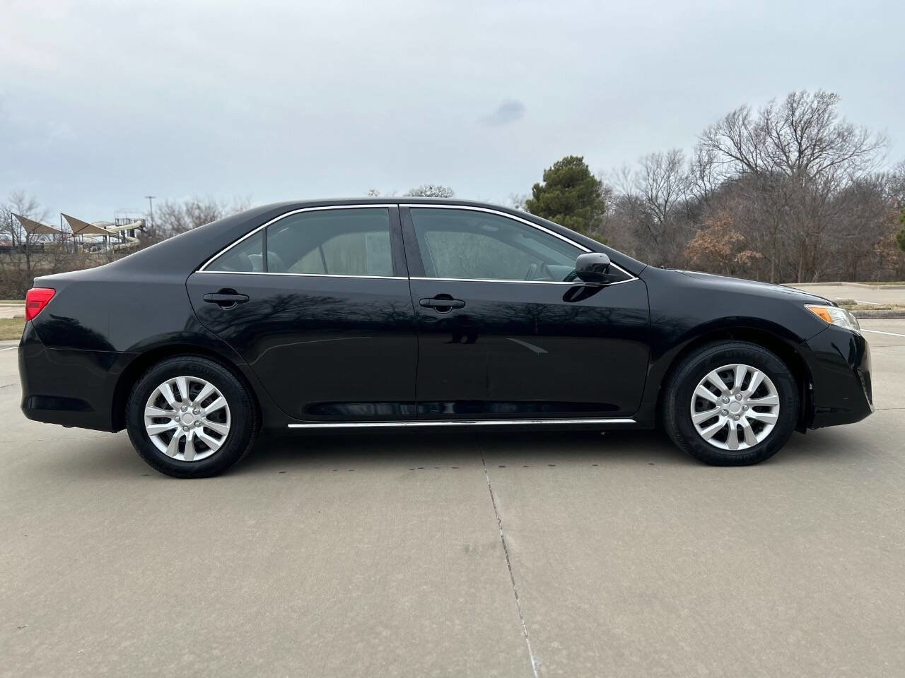 Used 2012 Toyota Camry LE image 5